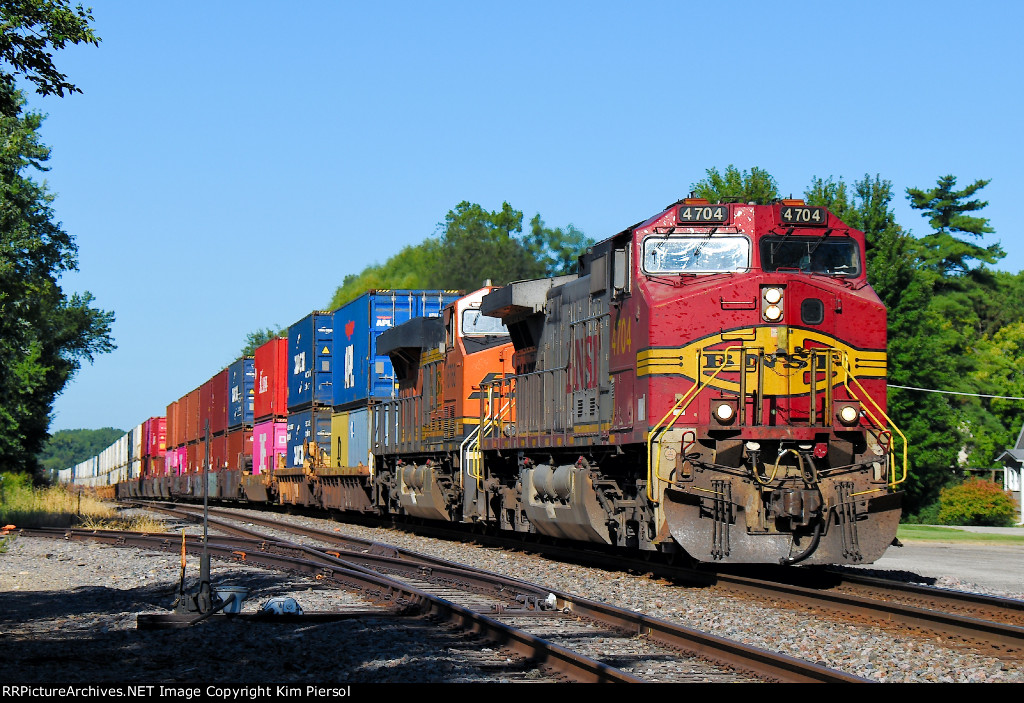 BNSF 4704